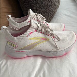 Brooks Glycerin Women's Cream and Pink Sneakers